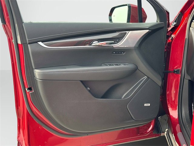 Used 2025 Cadillac XT6 Sport w/ Technology Package image 13
