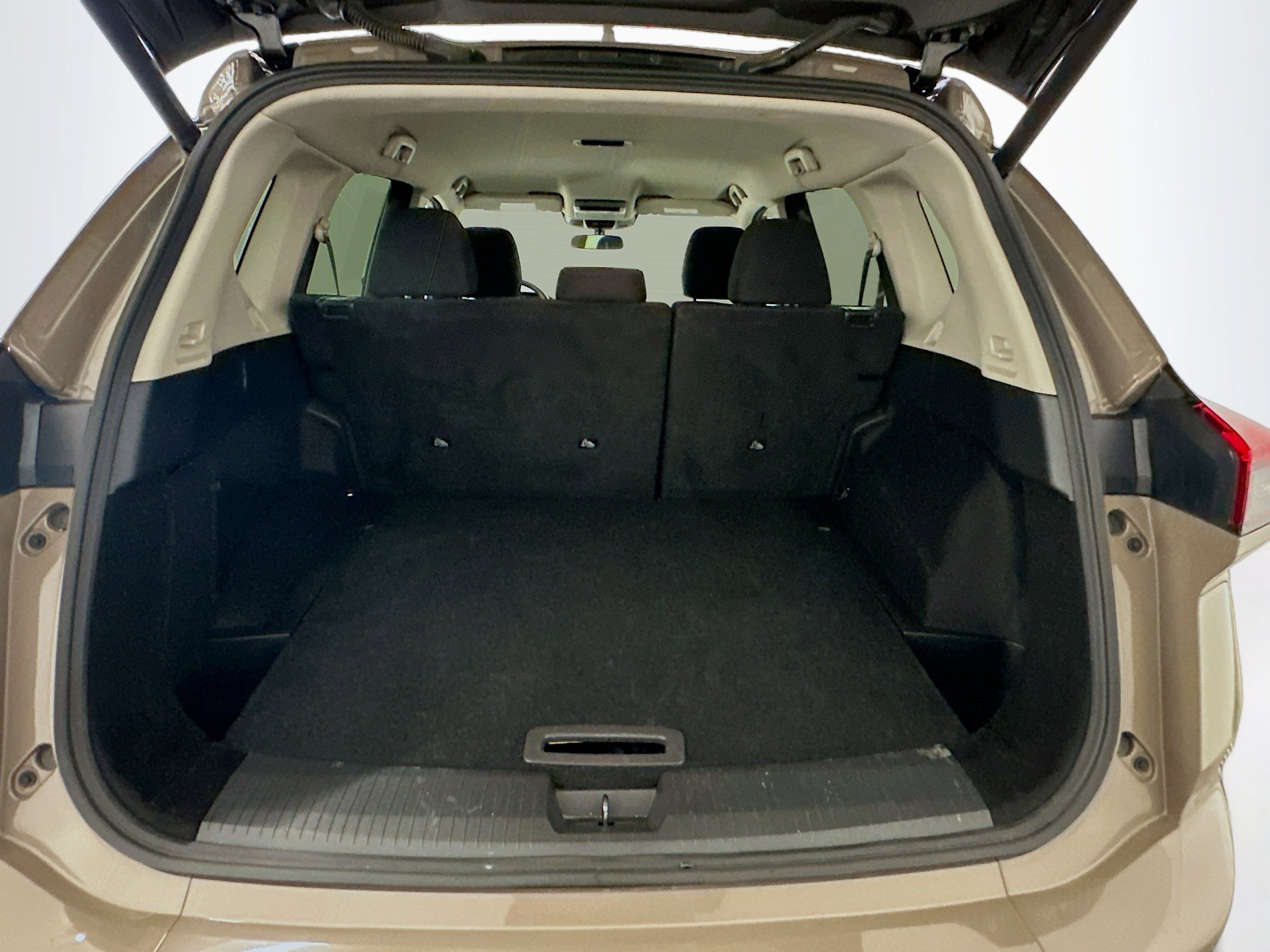 Used 2025 Nissan Rogue SV image 29