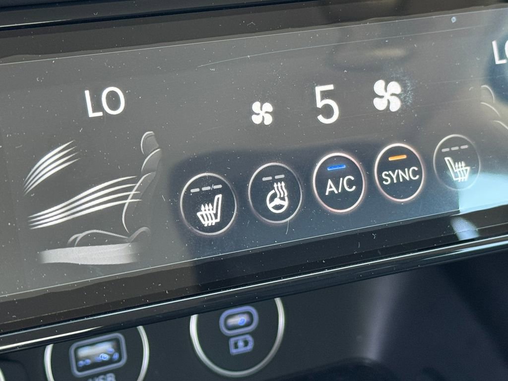 Used 2026 Genesis G70 2.5T image 29