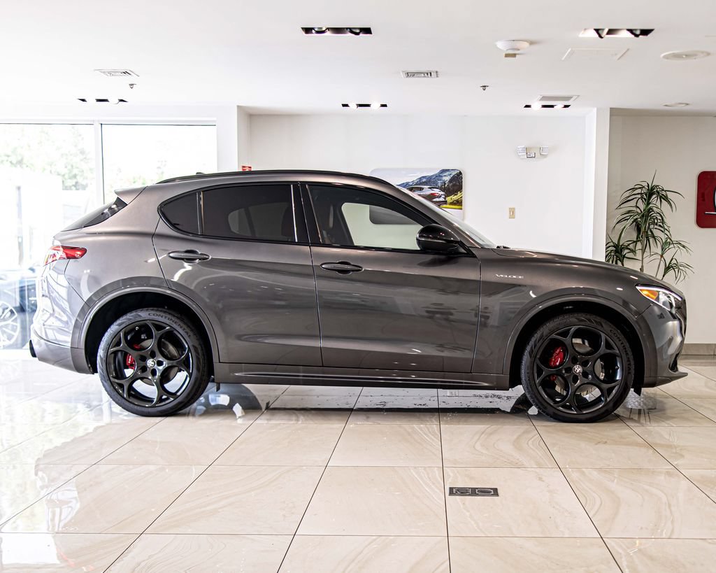 Used 2022 Alfa Romeo Stelvio Veloce AWD/4WD image 9