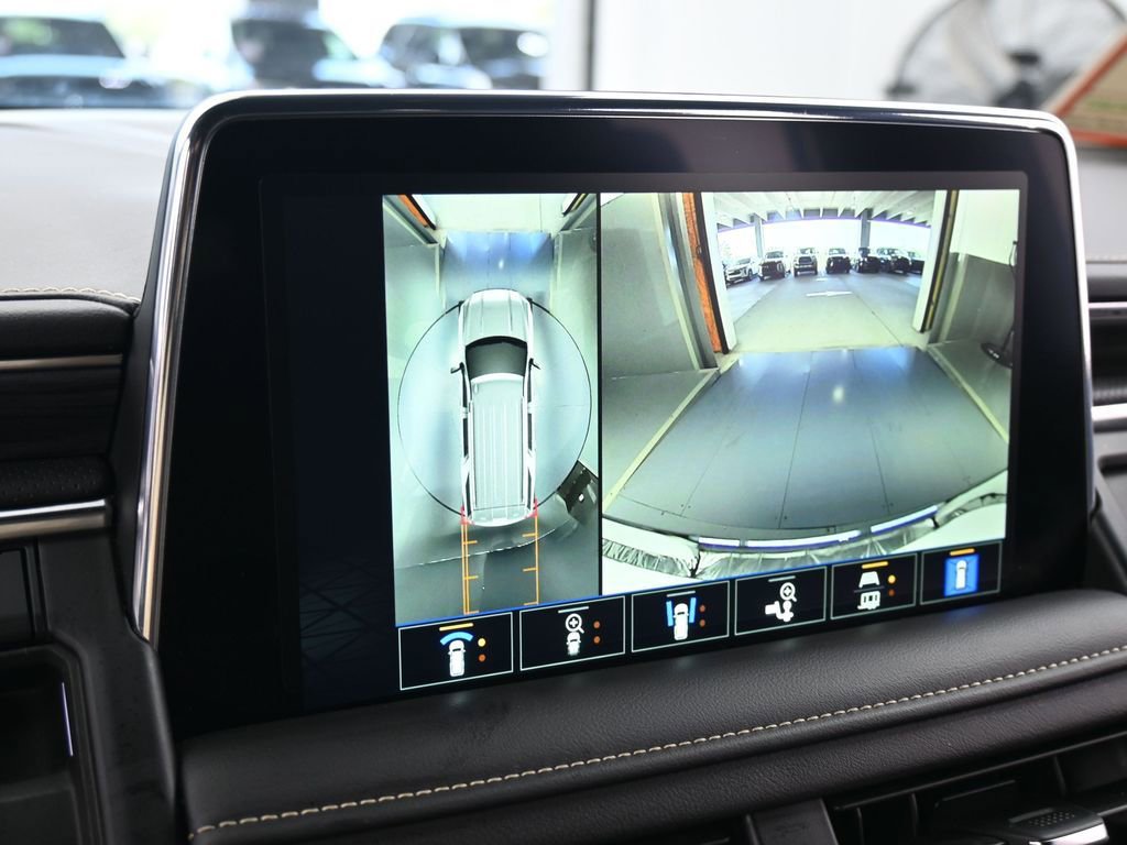 Used 2024 GMC Yukon SLT w/ SLT Luxury Package image 20