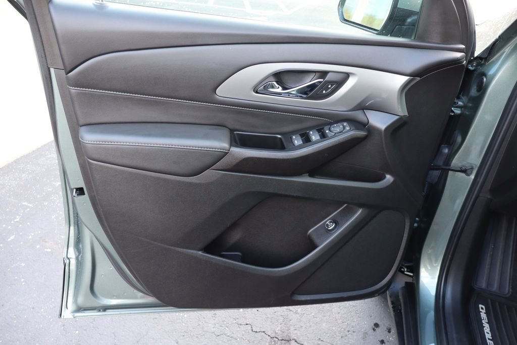 Used 2023 Chevrolet Traverse LT image 24