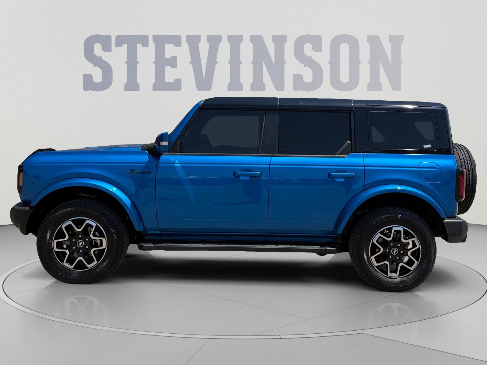 Used 2024 Ford Bronco Outer Banks AWD/4WD image 2
