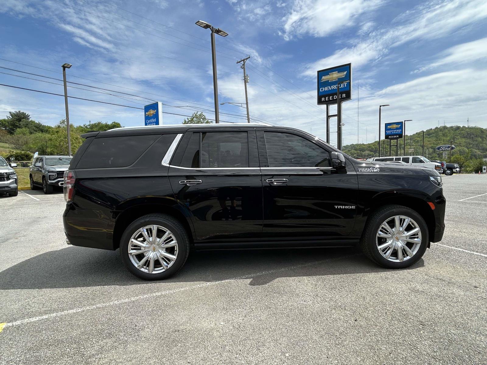 Used 2021 Chevrolet Tahoe High Country w/ Premium Package AWD/4WD image 2