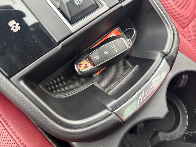 Used 2022 Porsche Macan AWD/4WD image 31