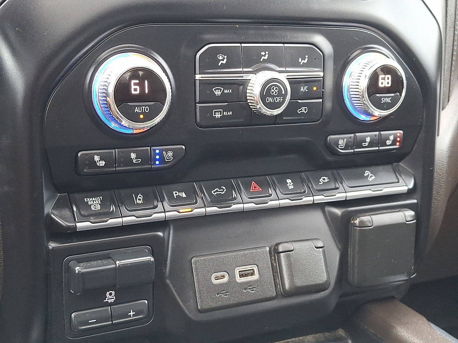 Used 2020 GMC Sierra 2500 Denali w/ Denali Ultimate Package AWD/4WD image 16