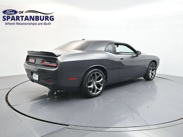 Used 2016 Dodge Challenger SXT w/ Driver Convenience Group RWD image 7