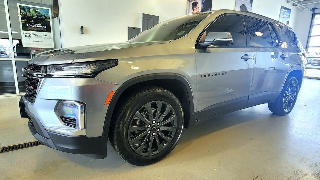 Used 2023 Chevrolet Traverse RS image 5
