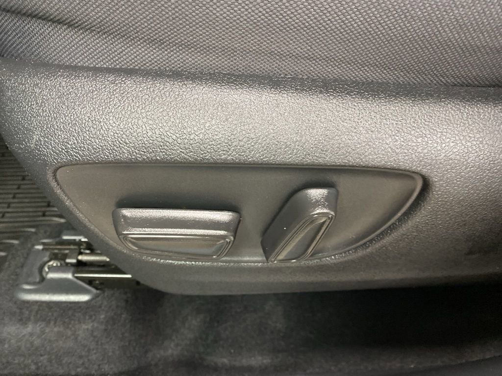 Used 2020 Toyota Highlander LE AWD/4WD image 33