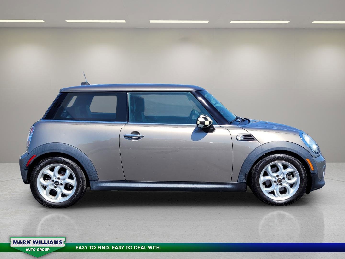 Used 2011 MINI Cooper Hardtop image 2