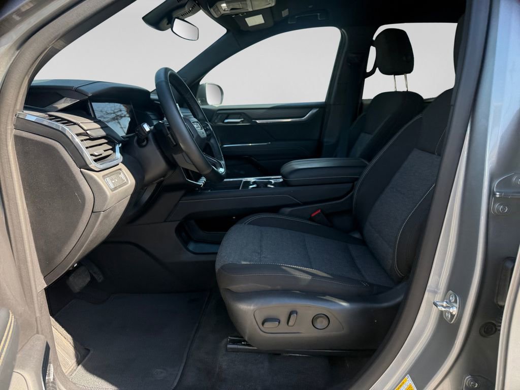 Used 2025 GMC Acadia Elevation FWD image 10
