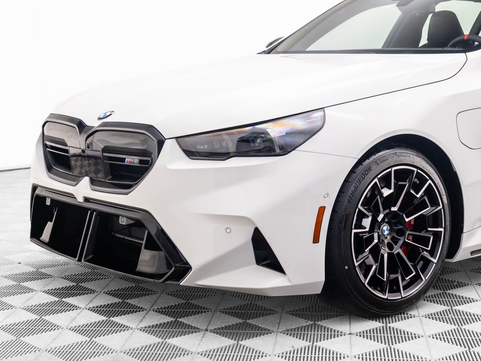 Used 2026 BMW M5 w/ Carbon Package image 43