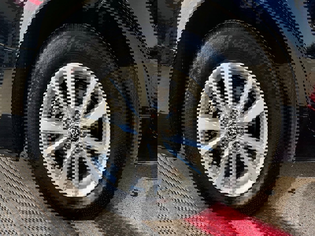 Used 2025 Toyota Camry LE image 9