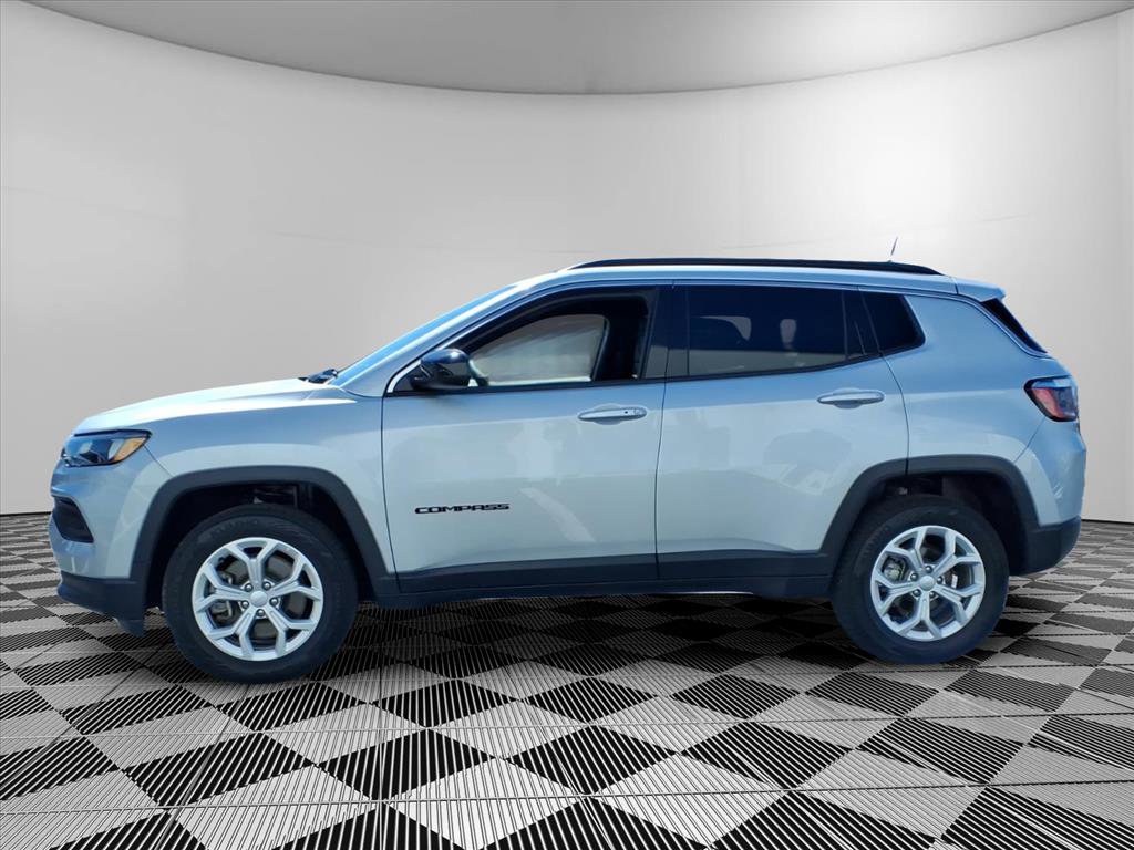 Used 2024 Jeep Compass Latitude image 8