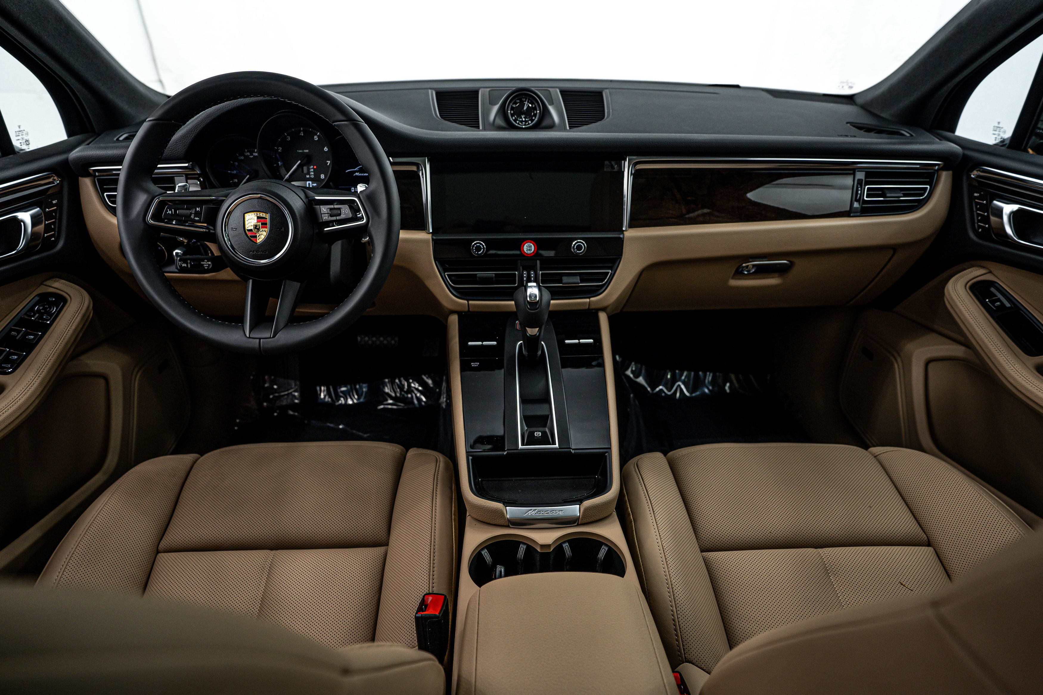 Certified 2025 Porsche Macan image 12