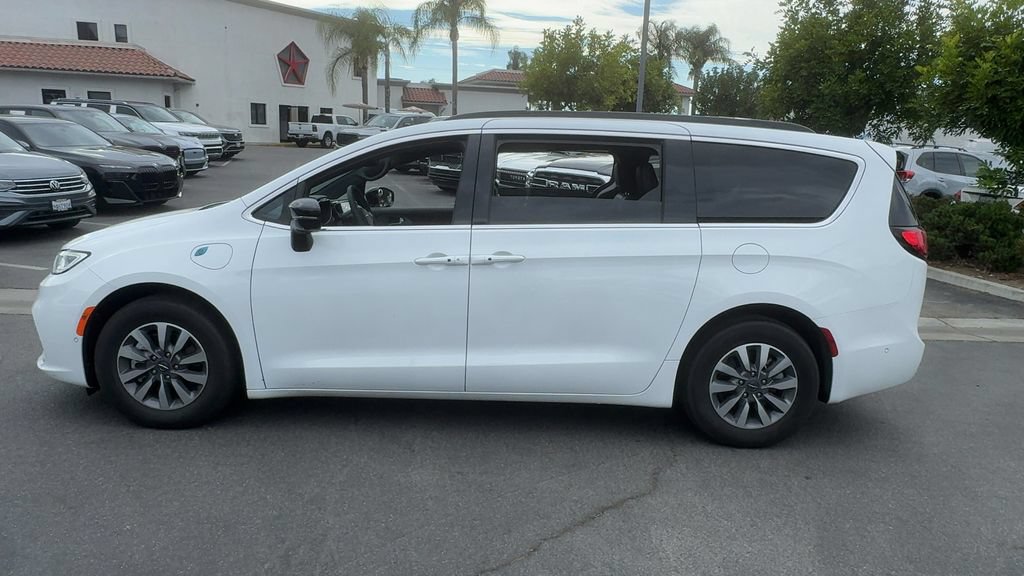 Used 2025 Chrysler Pacifica Select FWD image 9