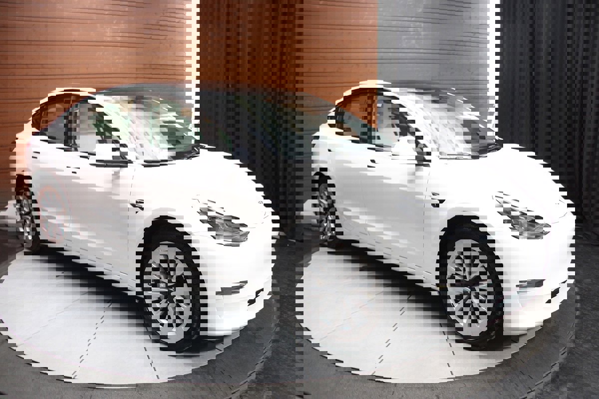 Used 2023 Tesla Model 3 Standard Range image 20