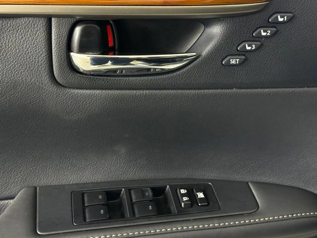 Used 2013 Lexus ES 300h w/ Luxury Pkg FWD image 14