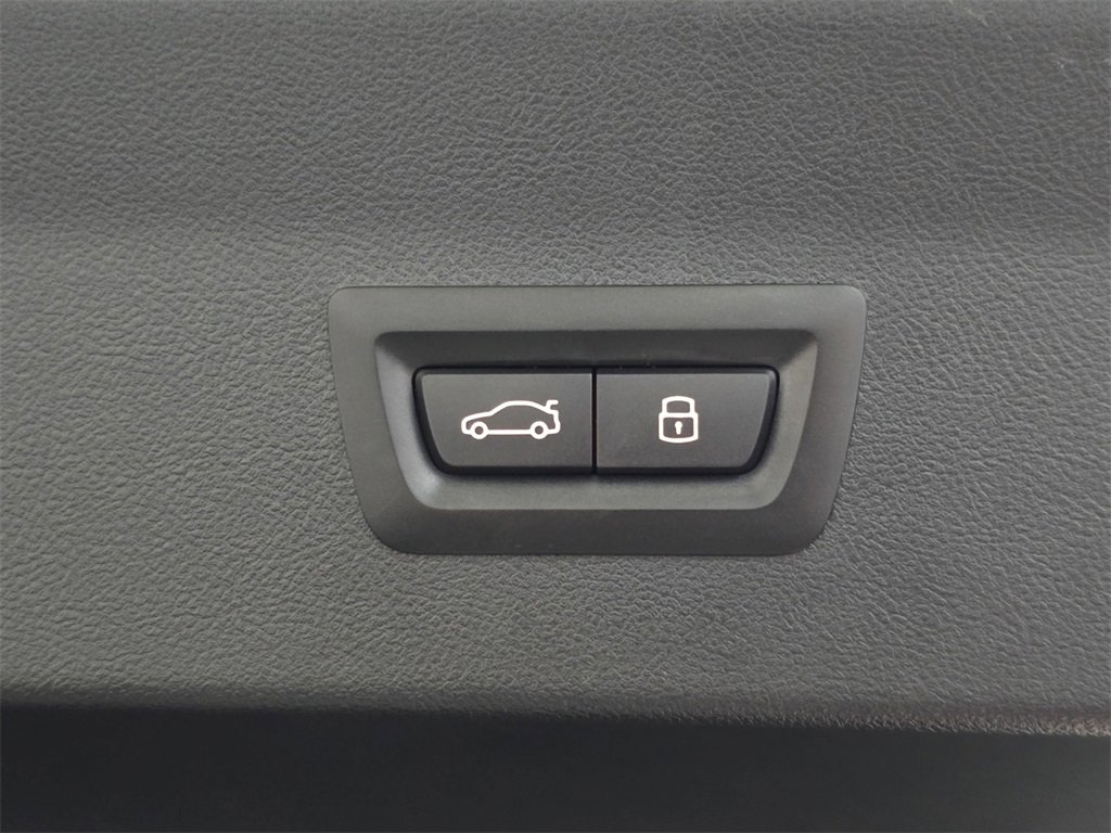 Used 2025 BMW X4 M40i w/ Premium Package image 16