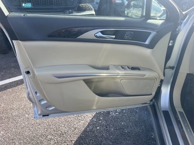 Used 2013 Lincoln MKZ Base image 4