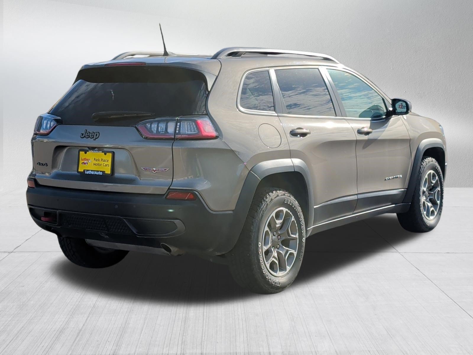 Used 2020 Jeep Cherokee Trailhawk w/ Cold Weather Group AWD/4WD image 7