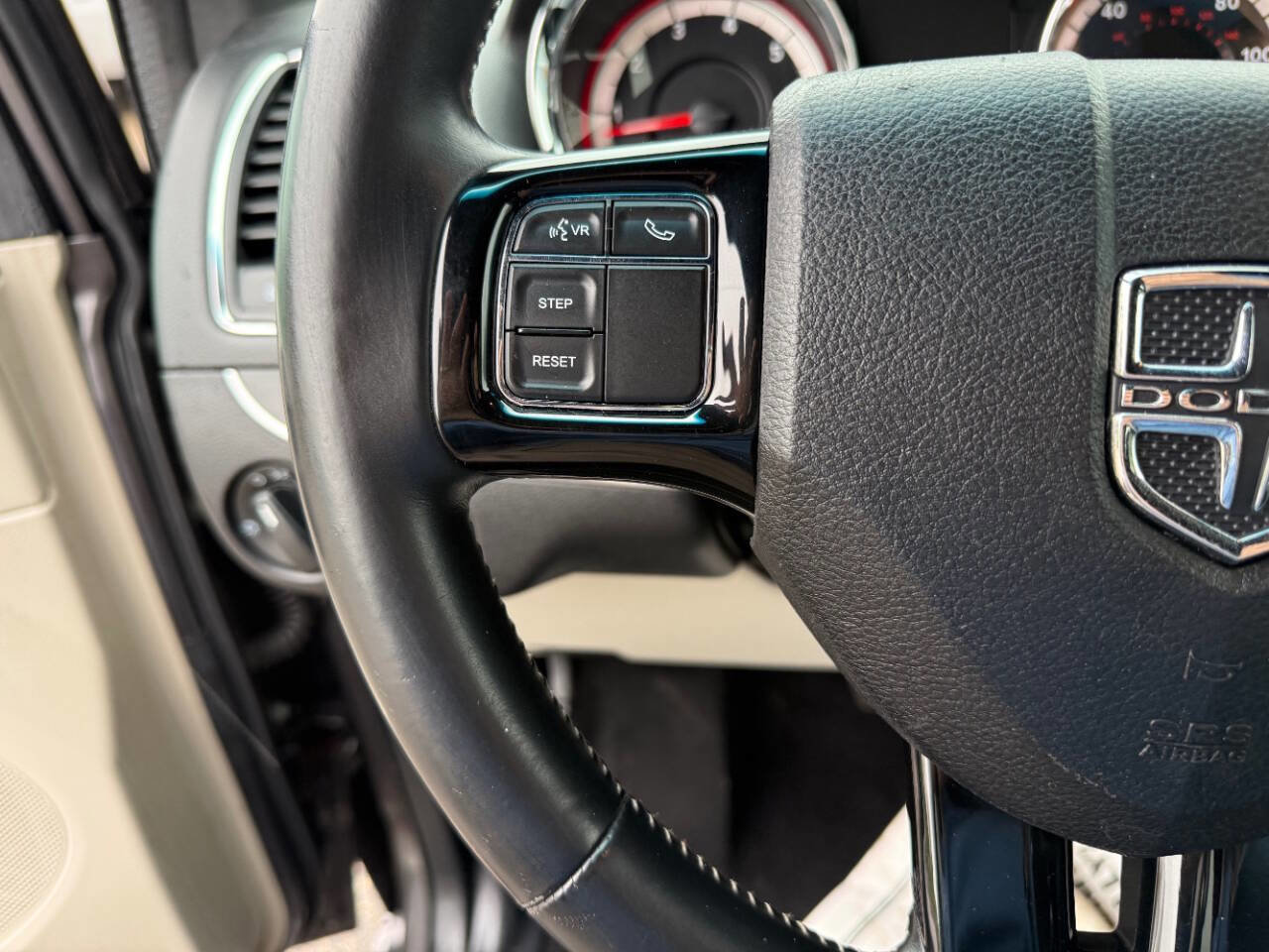 Used 2016 Dodge Grand Caravan SE FWD image 14