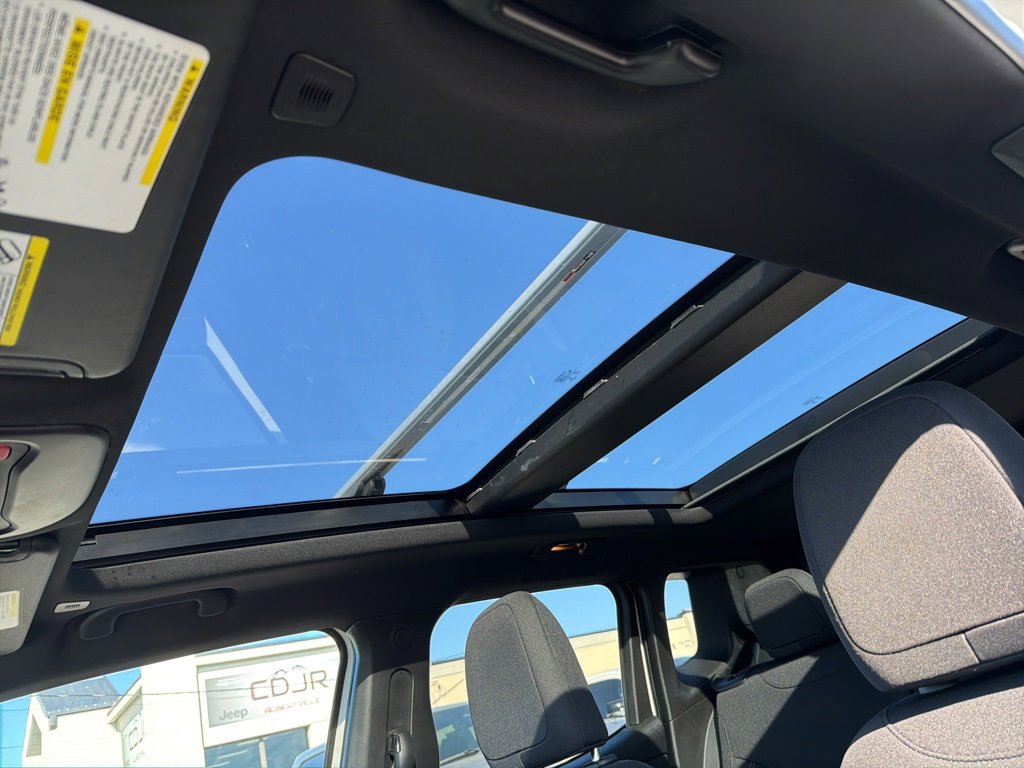 Used 2021 Jeep Renegade Latitude w/ Sun & Sound Group image 33