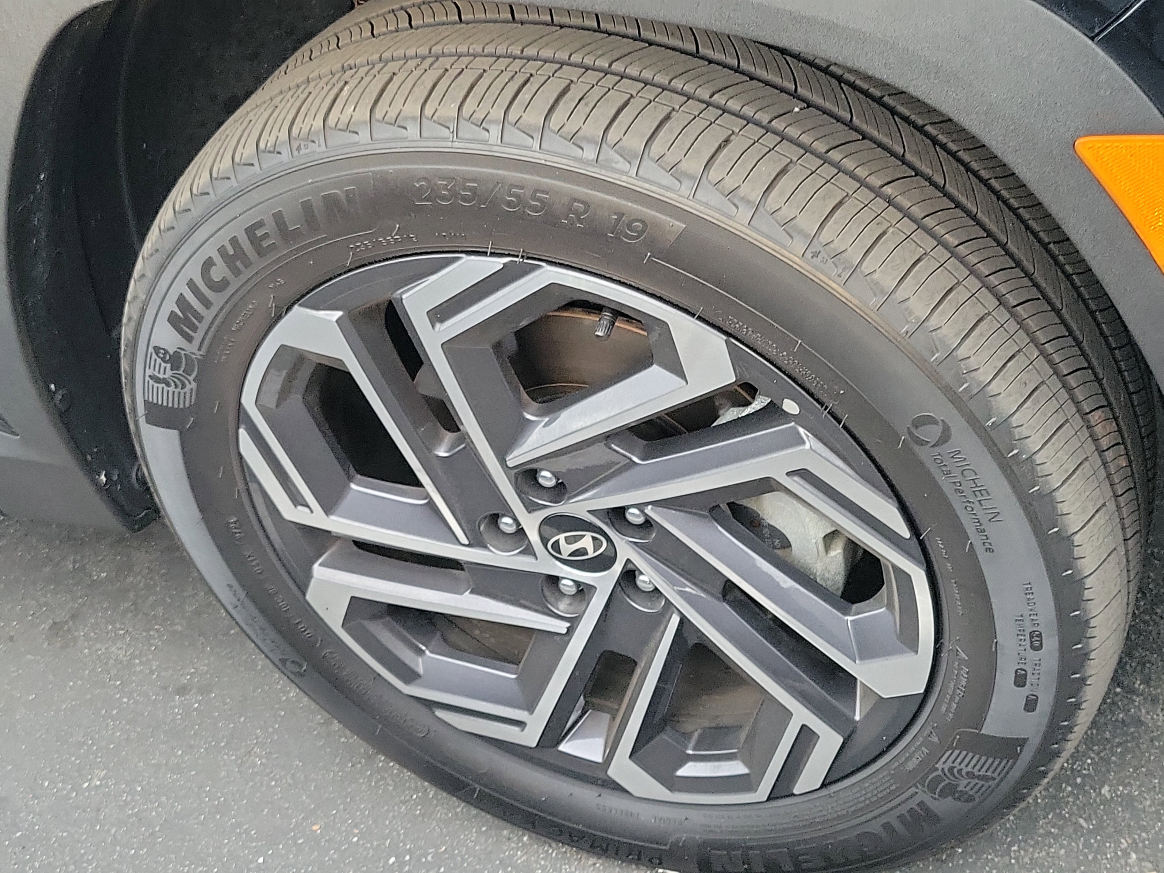 Used 2025 Hyundai Tucson Limited AWD/4WD image 4