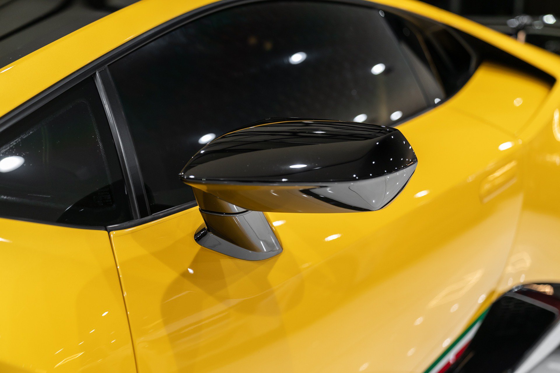 Used 2018 Lamborghini Huracan Performante AWD/4WD image 30