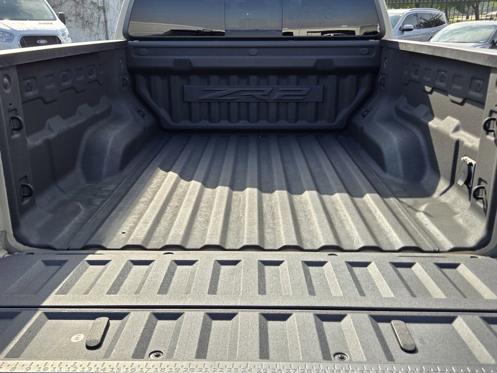 Used 2024 Chevrolet Colorado ZR2 w/ Technology Package AWD/4WD image 12