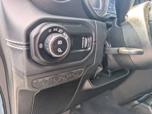 Used 2025 Jeep Gladiator Mojave AWD/4WD image 17