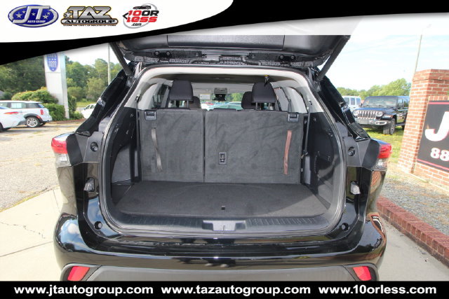Used 2021 Toyota Highlander LE FWD image 14