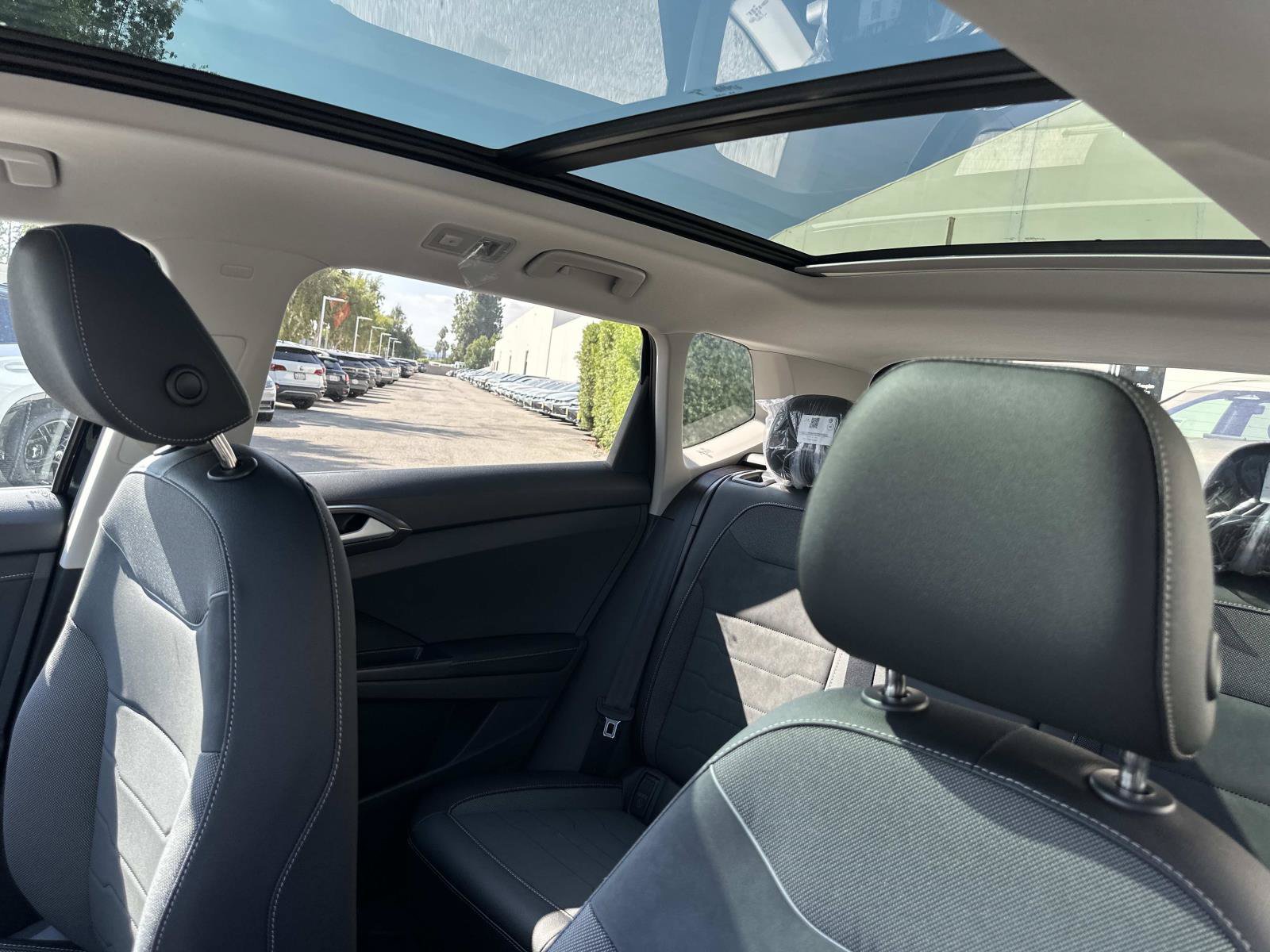 New 2027 Volkswagen Taos SE FWD image 25