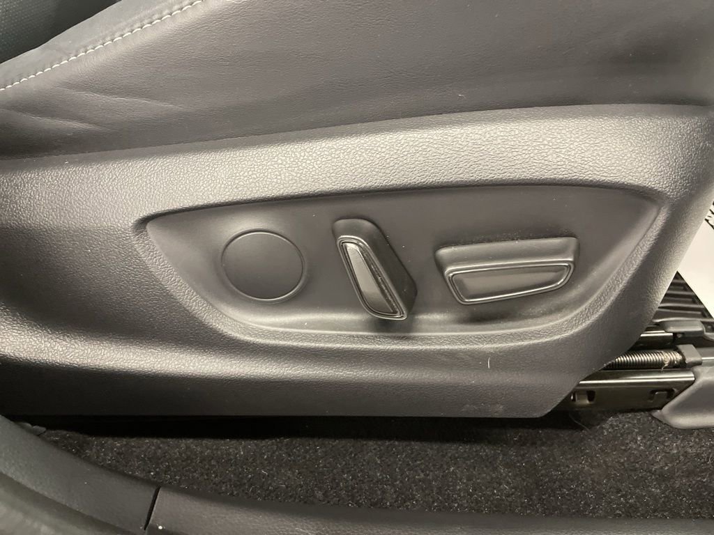 Used 2025 Toyota Crown Signia image 35