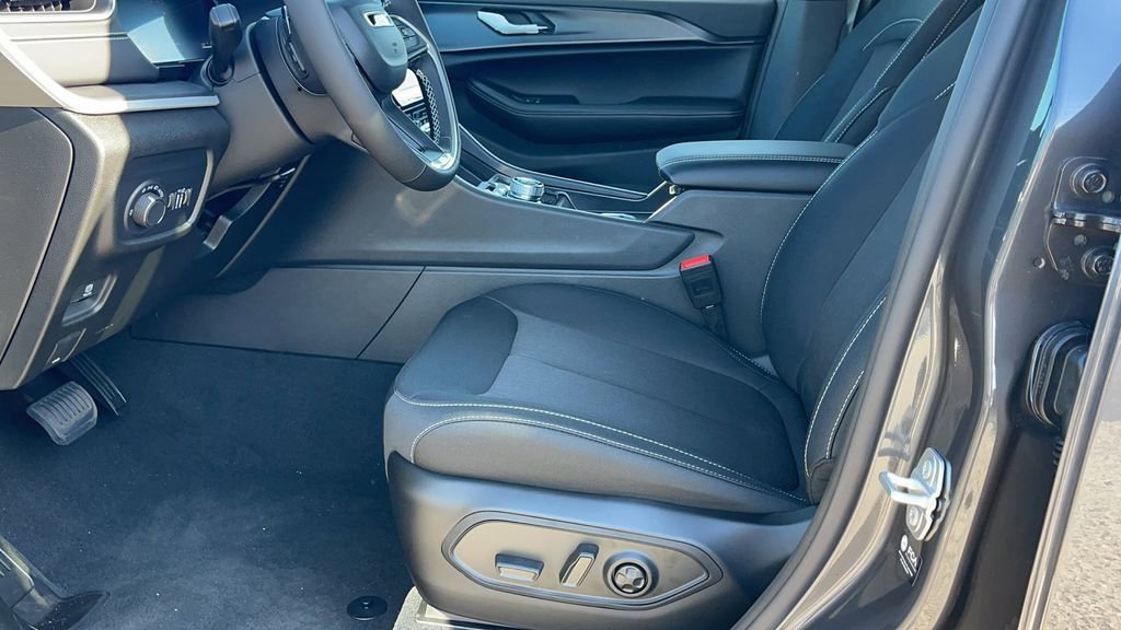 New 2024 Jeep Grand Cherokee L Laredo w/ Luxury Tech Group I image 14