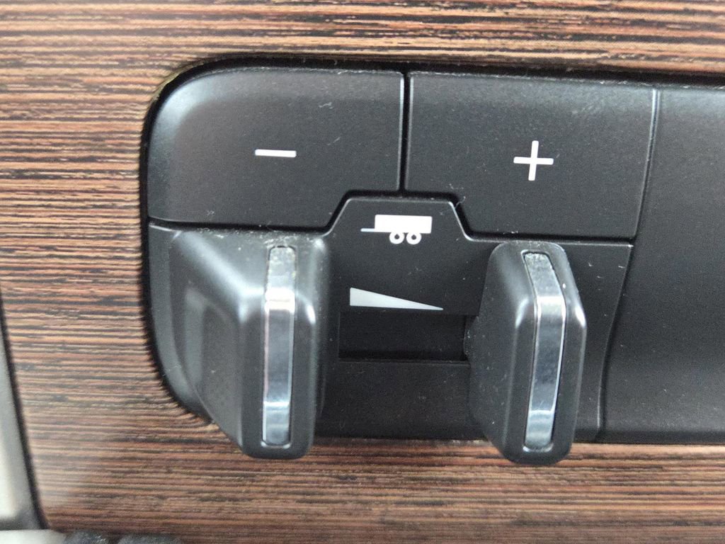 Used 2018 RAM 2500 Laramie w/ Convenience Group image 6