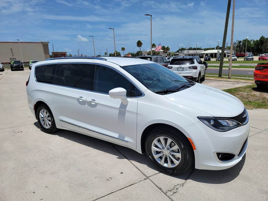 Used 2018 Chrysler Pacifica Touring-L Plus w/ Advanced Safetytec Group FWD image 7