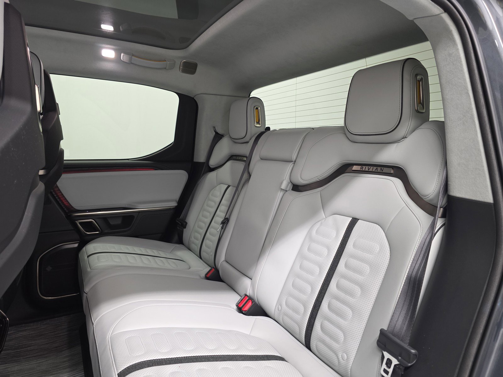 Used 2023 Rivian R1T Adventure image 21