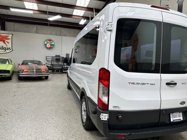 Used 2017 Ford Transit 350 XLT image 9