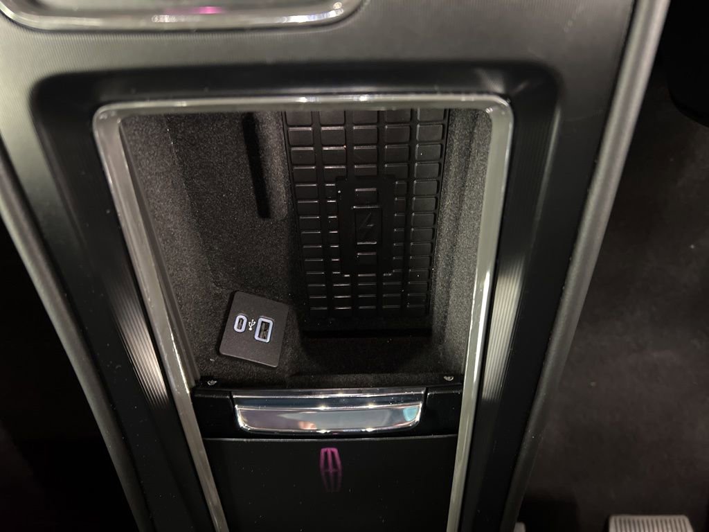 Certified 2023 Lincoln Corsair Reserve w/ Equipment Group 201A image 15