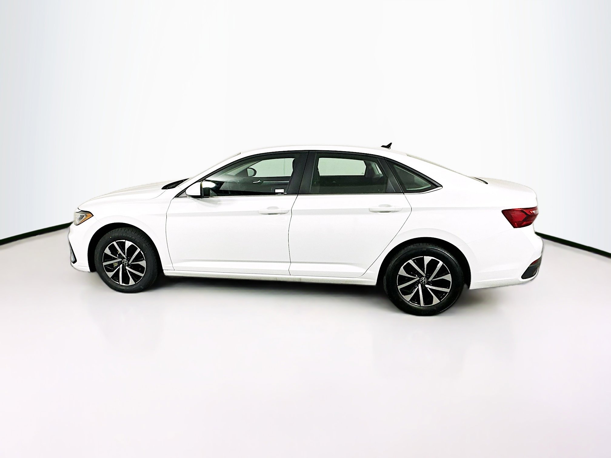 Used 2025 Volkswagen Jetta S image 4