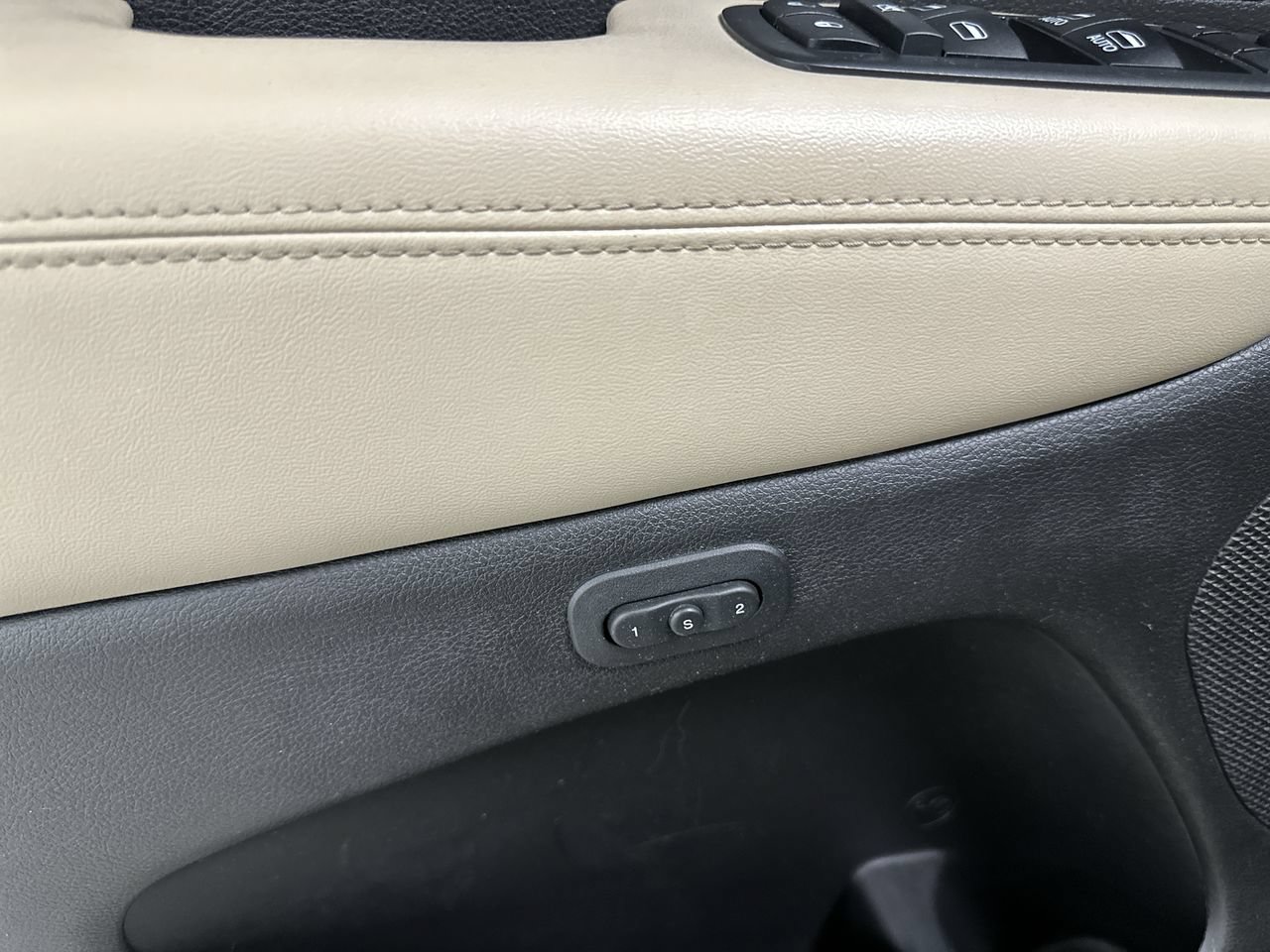 Used 2018 Dodge Durango GT w/ Technology Group AWD/4WD image 12