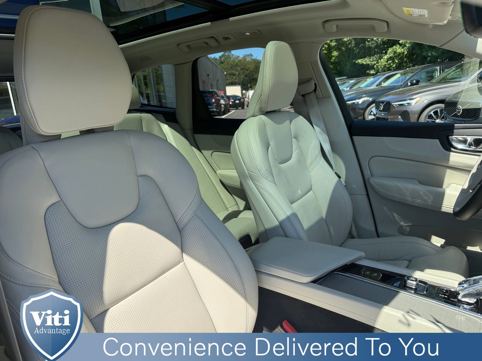 Certified 2024 Volvo XC60 T8 Ultimate w/ Protection Package Premier image 31