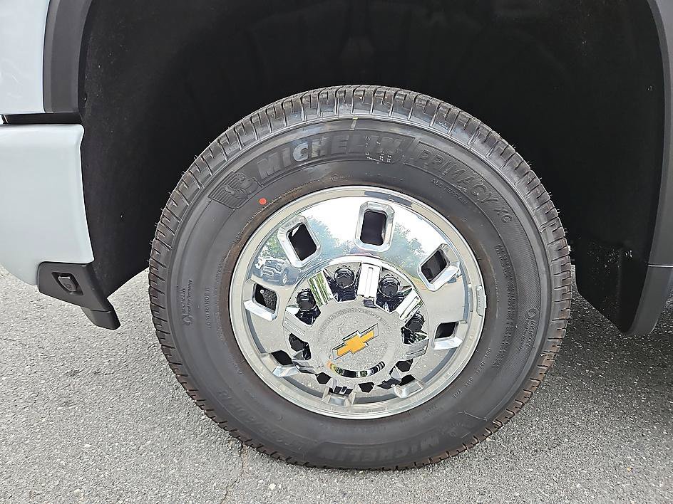 New 2026 Chevrolet Silverado 3500 High Country AWD/4WD image 9