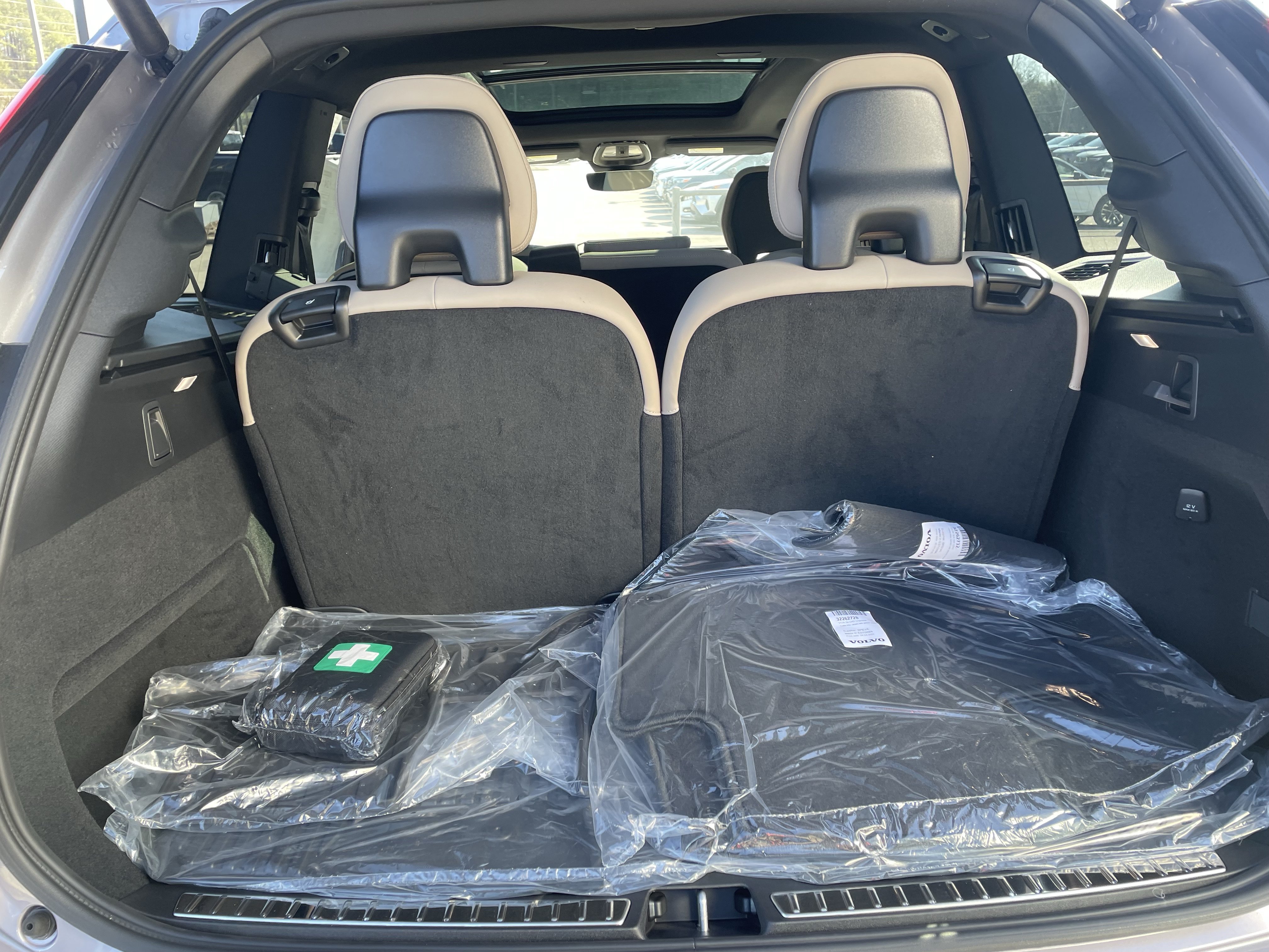 New 2026 Volvo XC90 T8 Plus w/ Protection Package Premier AWD/4WD image 27
