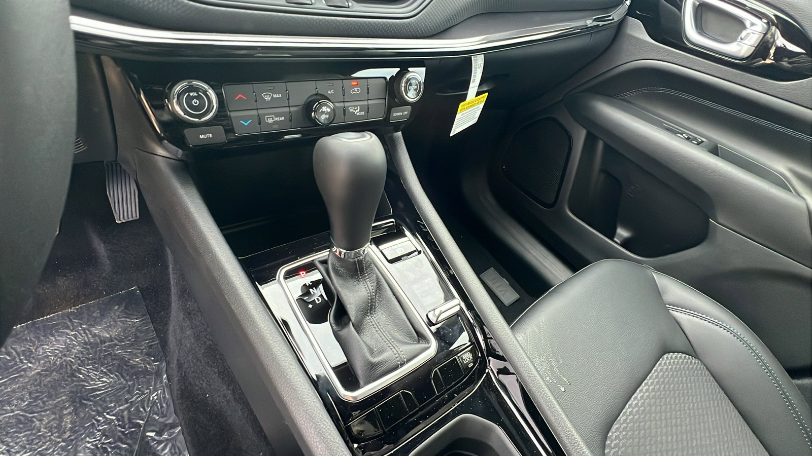 New 2026 Jeep Compass Latitude image 25