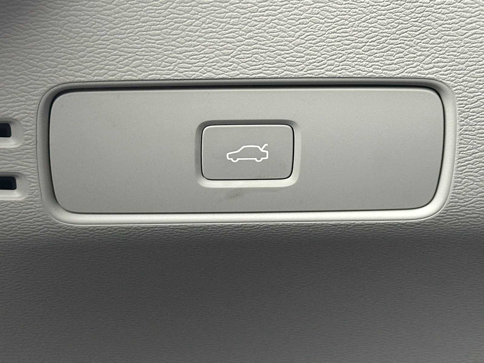 New 2026 Volvo XC40 B5 Ultra w/ Climate Package image 33