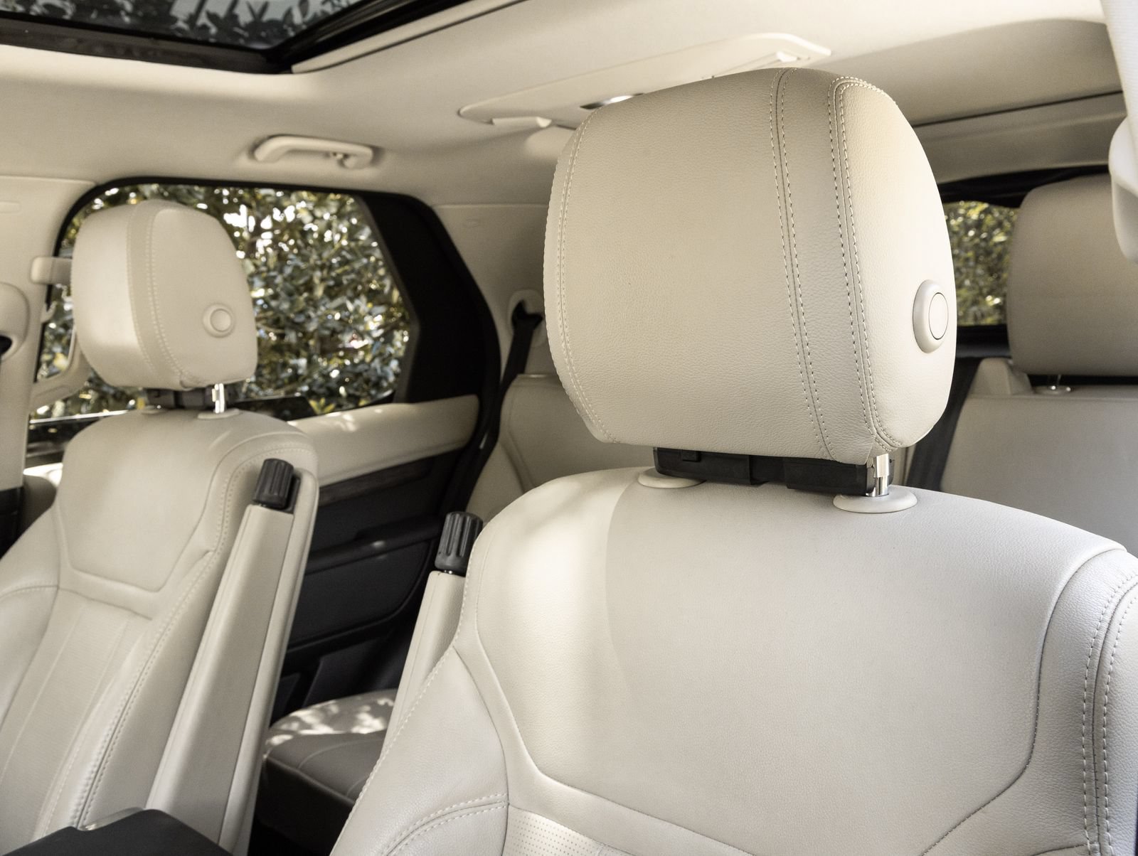Used 2019 Land Rover Discovery HSE AWD/4WD image 23