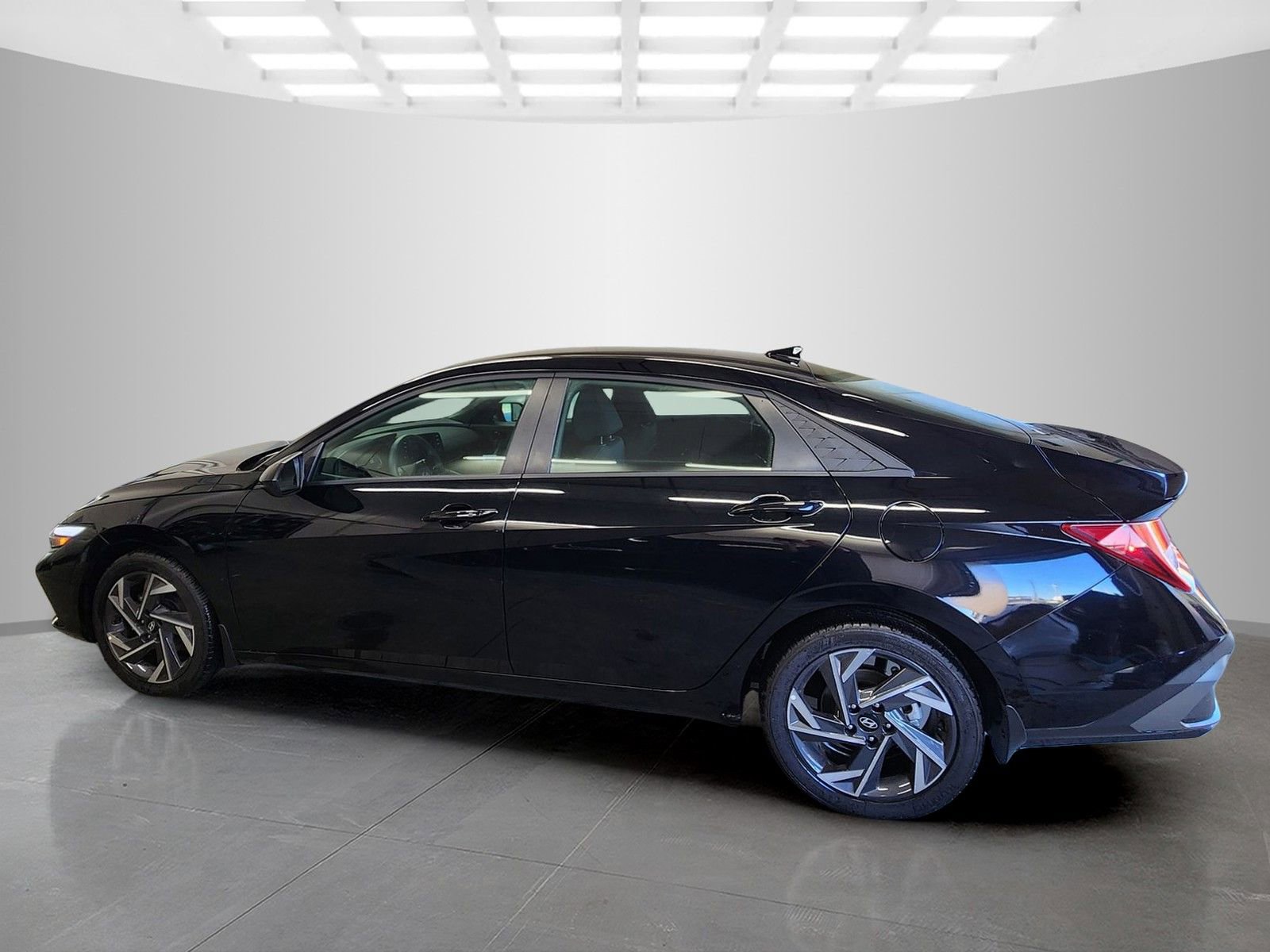 Certified 2025 Hyundai Elantra Sport image 4