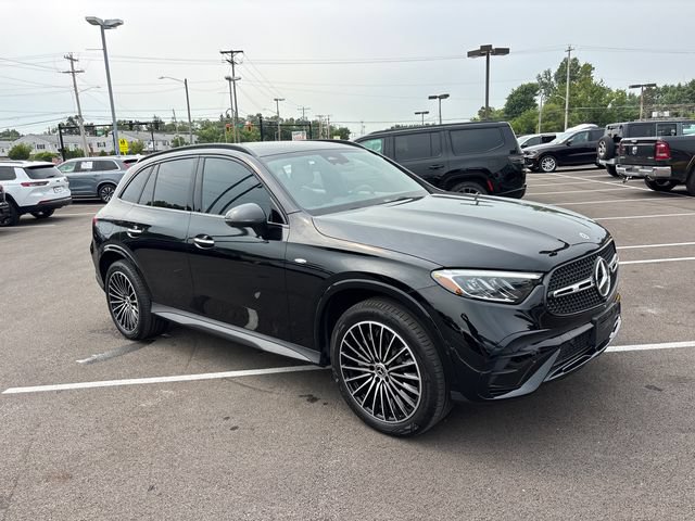 Used 2025 Mercedes-Benz GLC 350e 4MATIC image 2